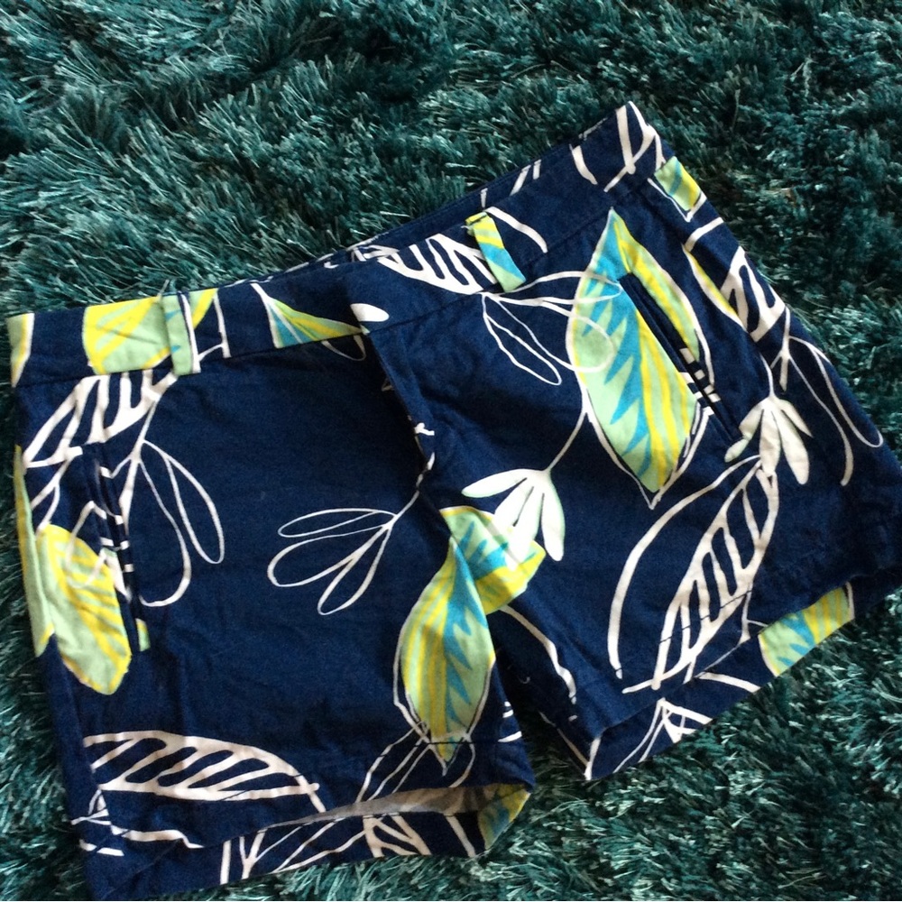 Tropical 🏝️ print shorts